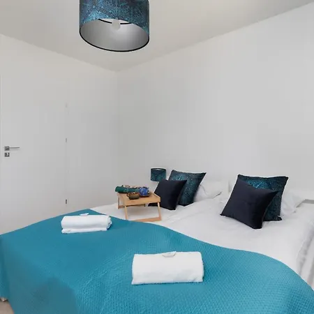 Two-bedroom Baltic Sea 350m To Brzezno By Renters