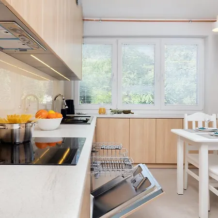Two-bedroom Baltic Sea 350m To Brzezno By Renters Gdansk